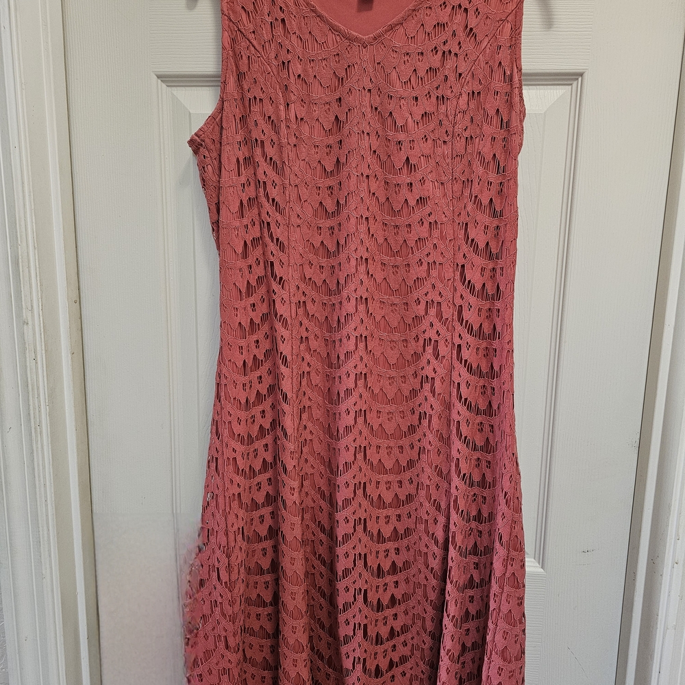 Isaac Mizrahi Coral Sleeveless V-Neck Lace dress